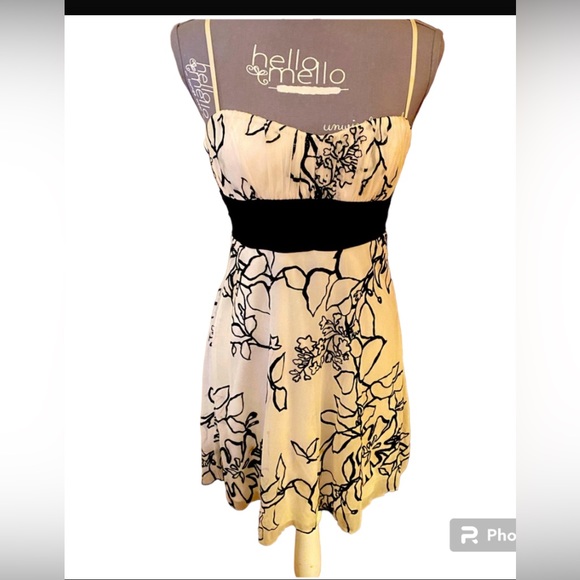 🐢🐢Dress White with black embroidery and sash - Picture 1 of 7